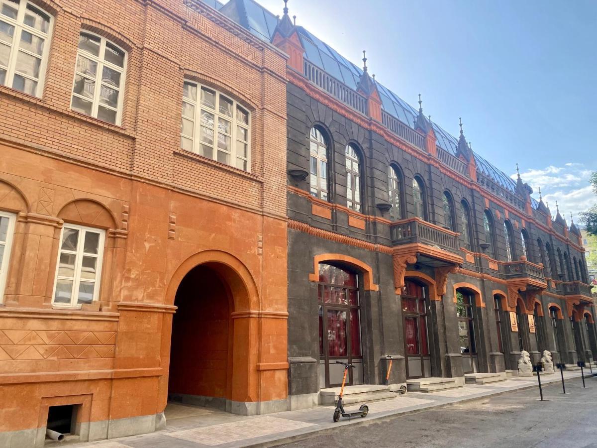 Heart Of Yerevan - City Center Luxury Apartments Exterior photo