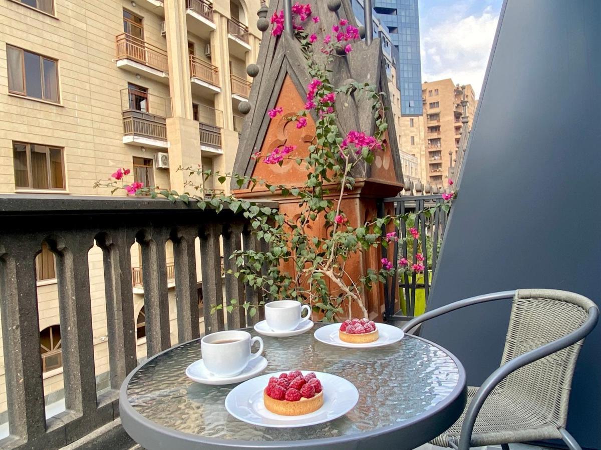 Heart Of Yerevan - City Center Luxury Apartments Exterior photo